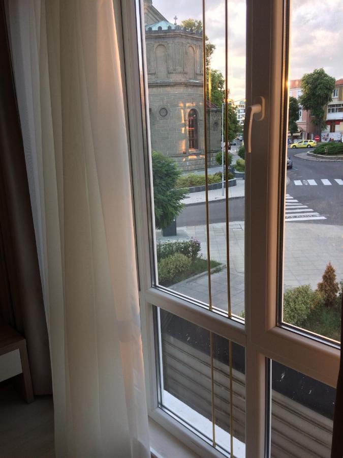 Apartment мони