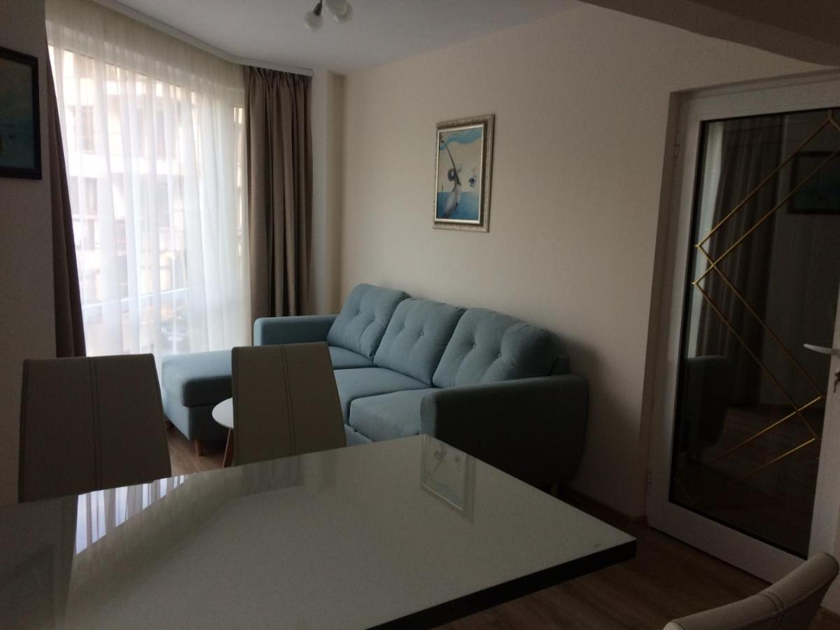 мони * Burgas City