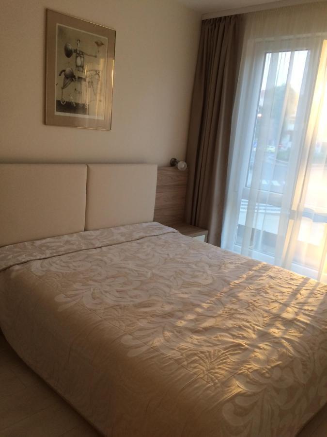 Apartment мони *