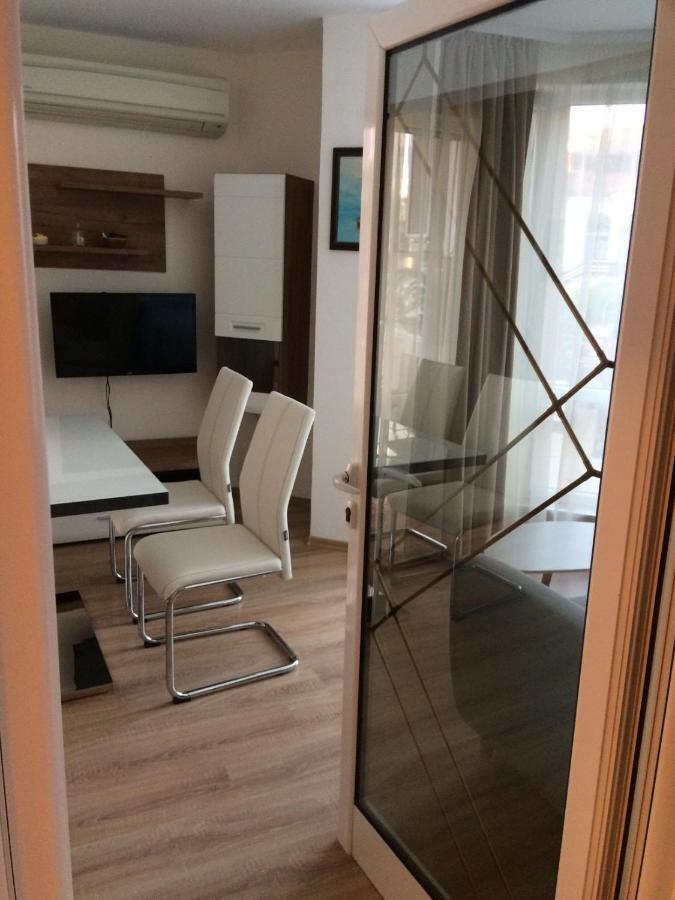 мони Apartment
