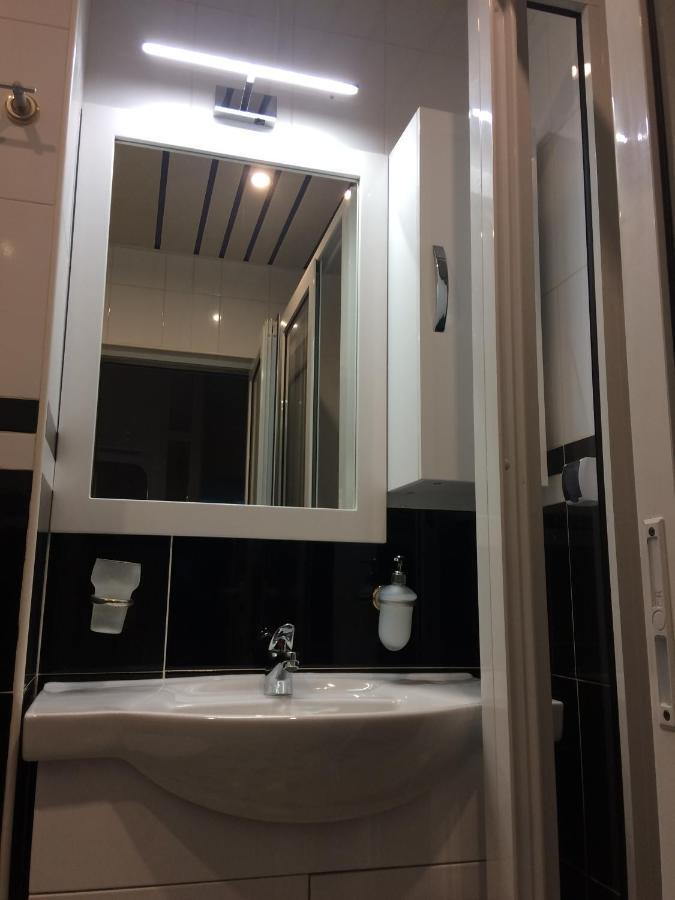 Apartment мони