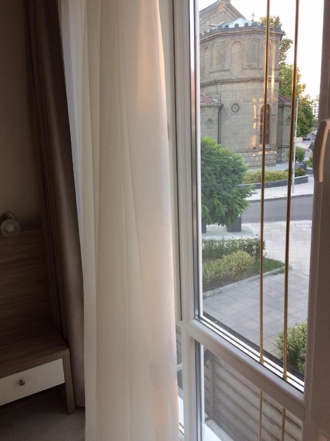Apartment мони
