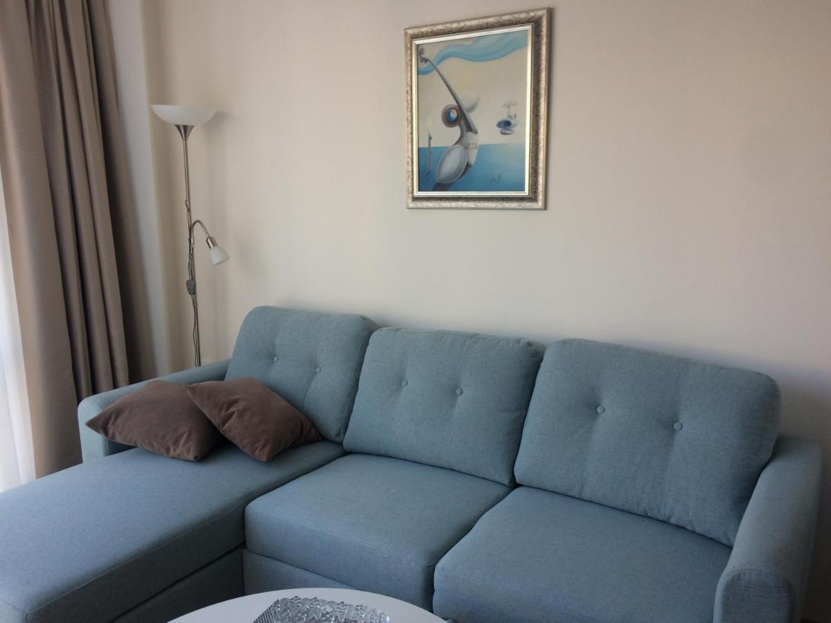 Apartment мони