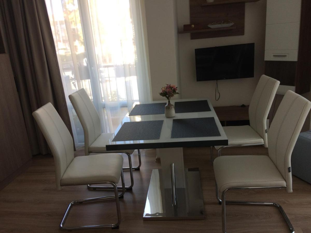 Apartment мони *